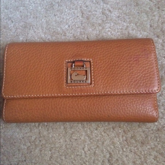 Dooney & Bourke wallet