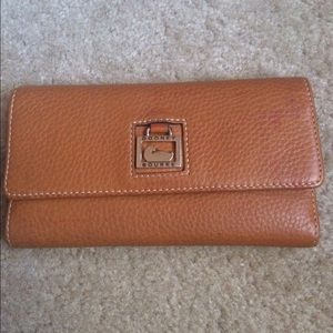 Dooney & Bourke wallet