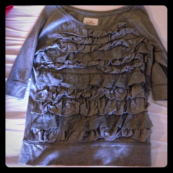 Cute hollister grey 3/4 sleeve ruffle shirt