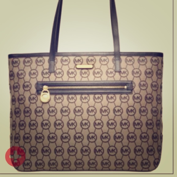 On hold******Michael Kors Large East West handbag