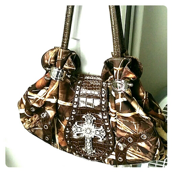 Camo cross purse