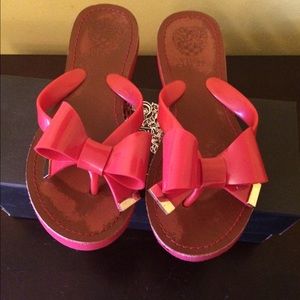 Vince Camuto red flip flops