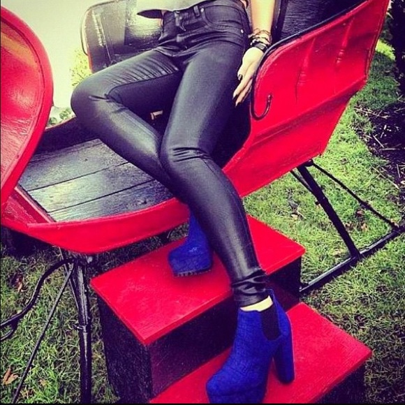 🚫SOLD🚫Black CarMar wax skinny jeans