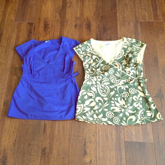 🔴Two XS Wrap Tops