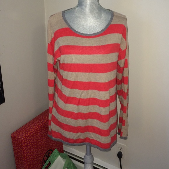 💥FINAL MARKDOWN 💥 sweater - Picture 1 of 3