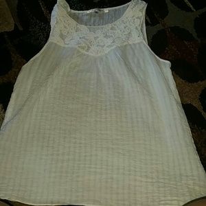 White sleeveless shirt