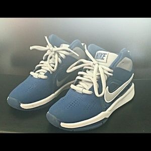 NIKE - LITTLE BOY - SIZE 11 - WORN ONCE