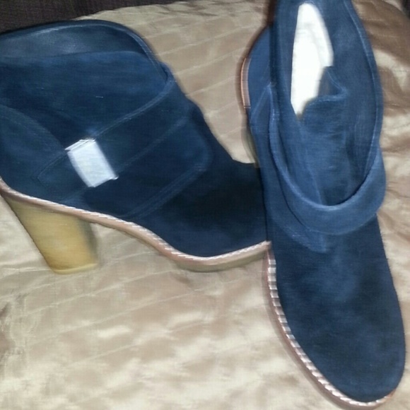 Ugg suede  josie booties, rare