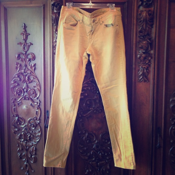 American Eagle yellow skinny jeans