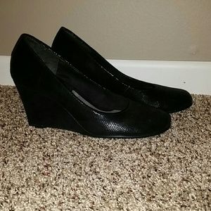Black wedge shoes