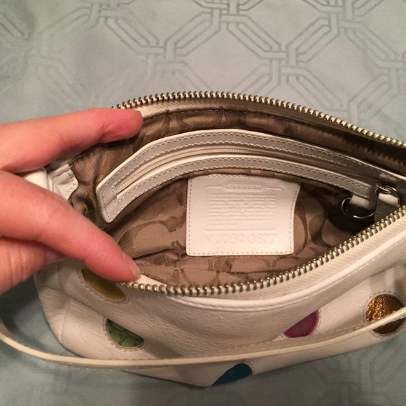 White leather coach purse - Picture 3 of 4