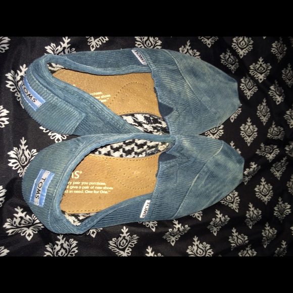 Brand new teal corduroy Toms