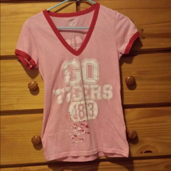 Pink v neck t-shirt