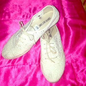 Vintage cream Oxford style flats