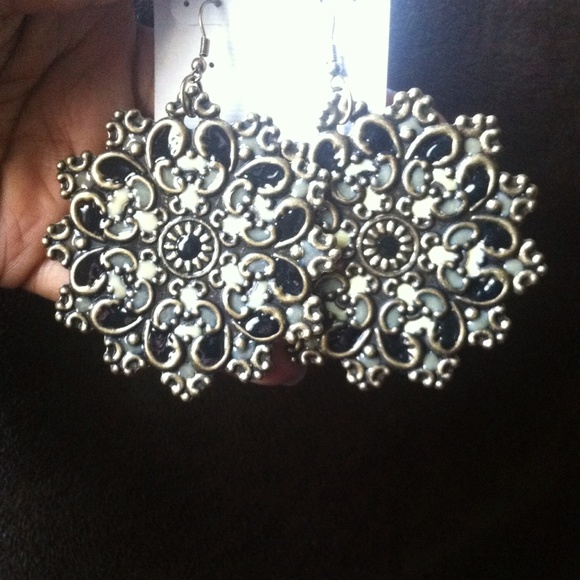 Bundle 💲custom earring💲‼️