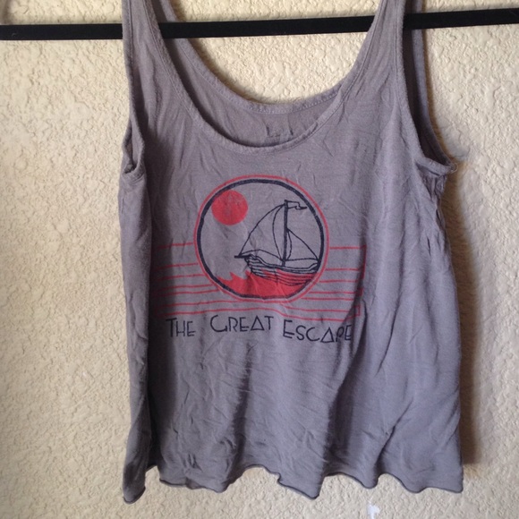 Tilly's crop(ish) top