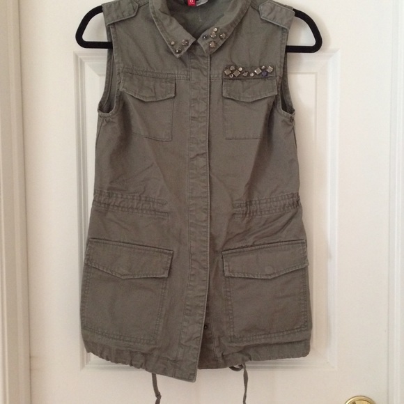 Great Military inspired army green vest