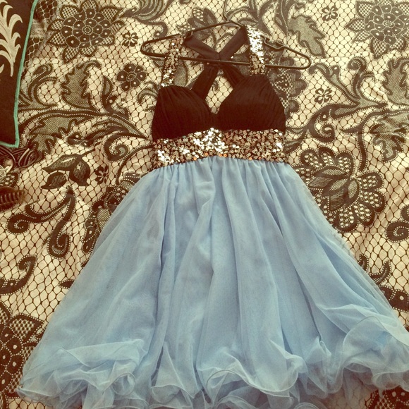 Size 6/7 homecoming dress---- never worn!