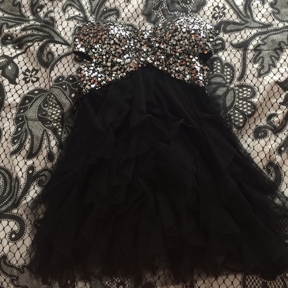 Homecoming dress--- worn once-- size 8/9
