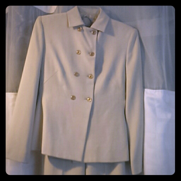 👜Host Pick!! Larry Levine pant suit👜