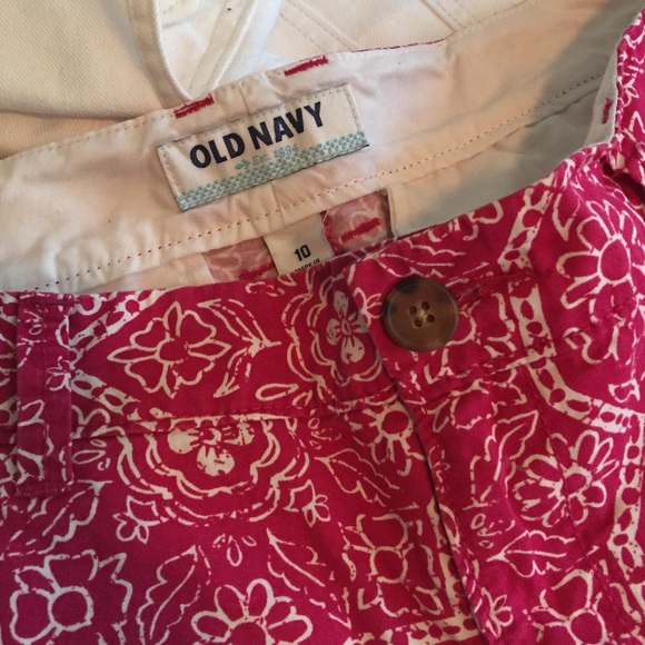 Old Navy Print Shorts - Picture 2 of 3