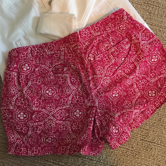 Old Navy Print Shorts - Picture 3 of 3