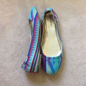 Mossimo Supply Co. Aztec flats