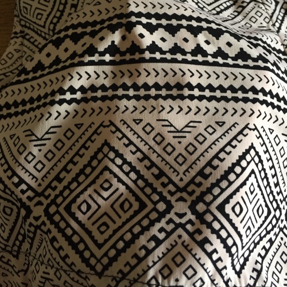 Aztec print silky shorts - Picture 2 of 4