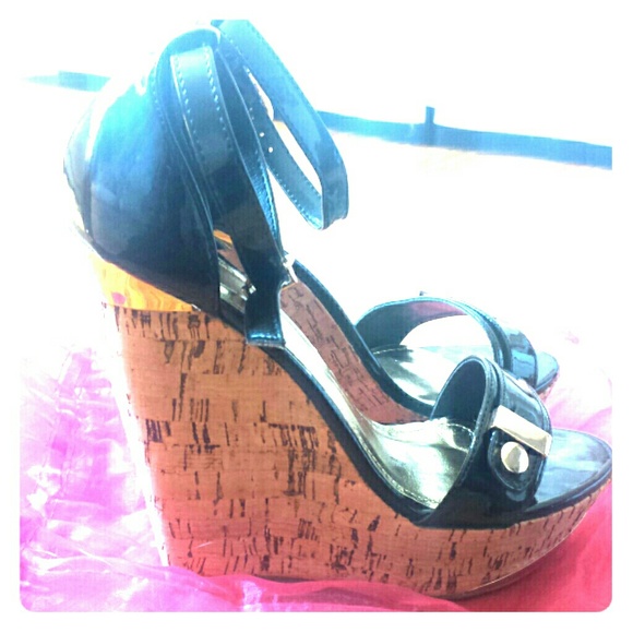 Black cork wedges