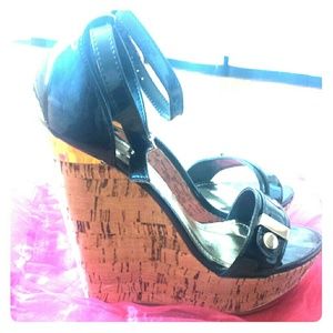 Black cork wedges
