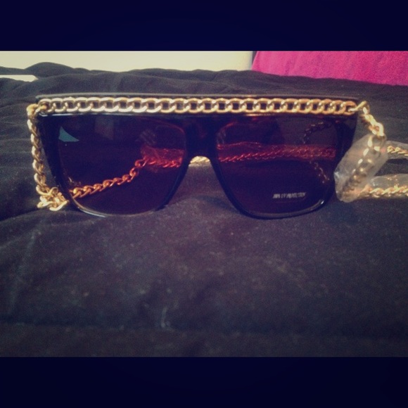 Chained Sunglasses 😎