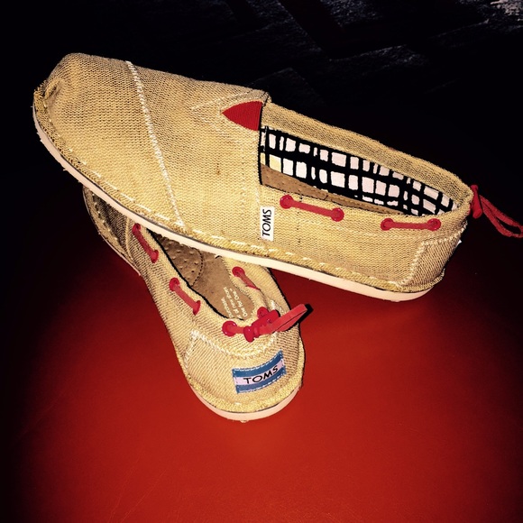 Toms Shoes