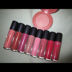 8 Tarte Maracuja Lip Gloss & Amazonian Clay blush