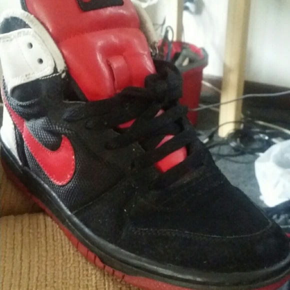 Nike - Picture 3 of 4