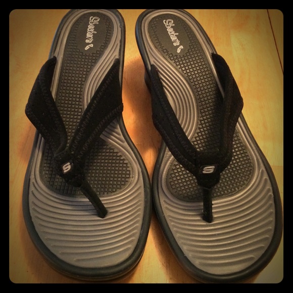 Skechers wedge sandal🌟🌟NEVER WORN🌟🌟