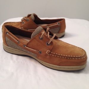 NEVER WORN boat style shoe! Very cute