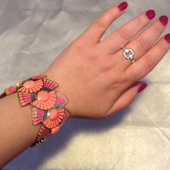 Fabulous Coral and Gold Statement bracelet - Picture 2 of 3