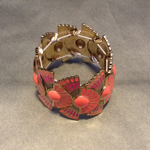 Fabulous Coral and Gold Statement bracelet - Picture 3 of 3