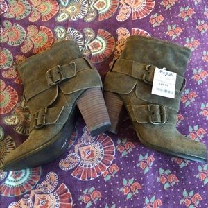 Steve Madden Leather Stacked Heel Boots