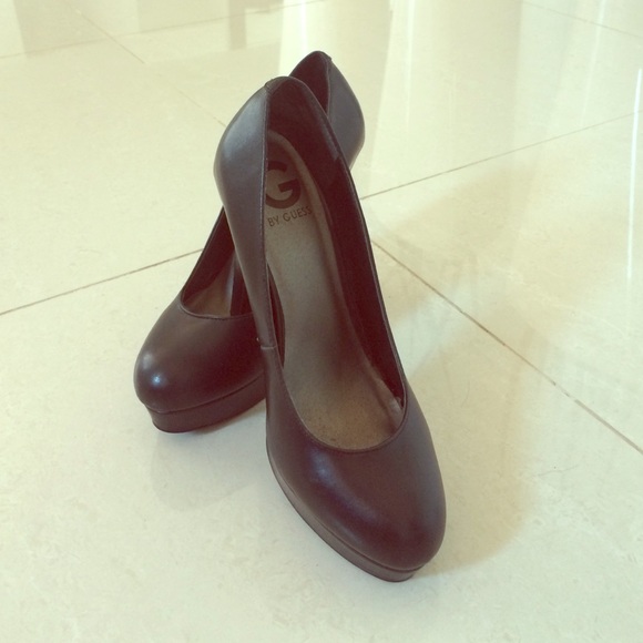 Pre-loved black pumps 👠
