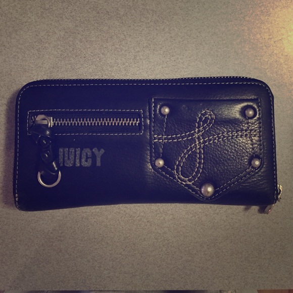 Juicy Couture Beautiful Leather Zip Around Wallet