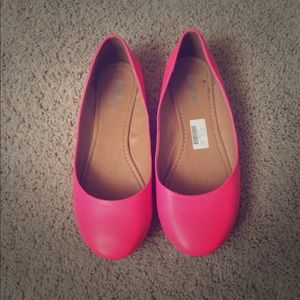 Super cute springy hot pink ballet flats