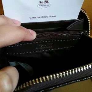 More pictures of wallet and crossbody