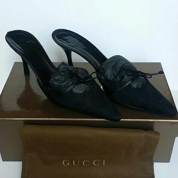 GUCCI - Slip on Mules (Black)