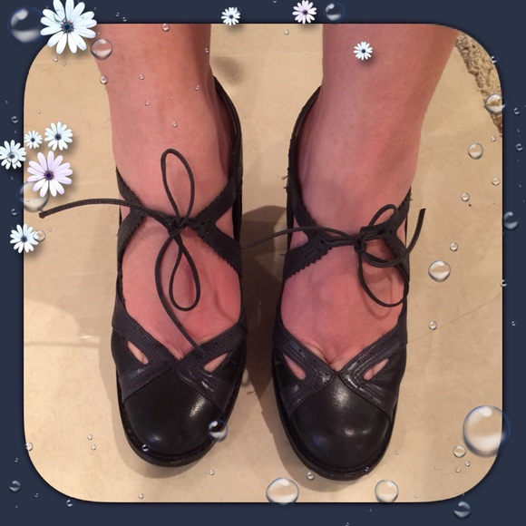 Gorgeous heels by Kenneth Cole Reaction. 7.5