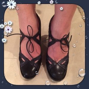 Gorgeous heels by Kenneth Cole Reaction. 7.5