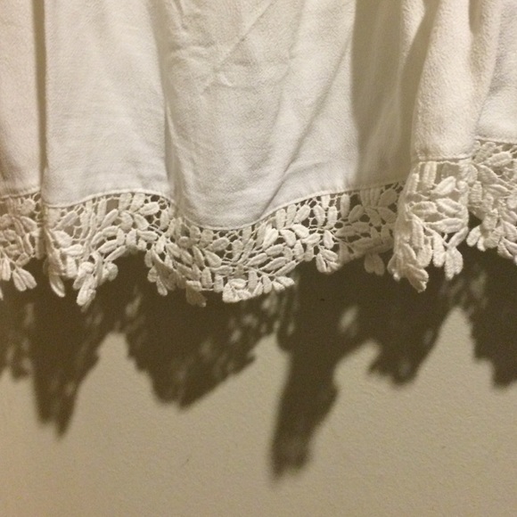 Eyelet crochet woven Cami tank top forever 21 - Picture 3 of 4