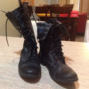 Combat boots