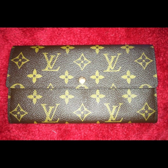 100% authenticLouis Vuitton Sarah Long wallet