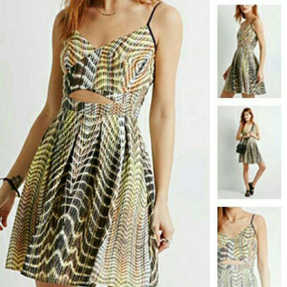 Sale🎉🎉 Abstract Print Cutout Dress
